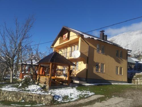 Dedushi Guesthouse &Wood Cabins-Camping Place Gusinje ภายนอก รูปภาพ